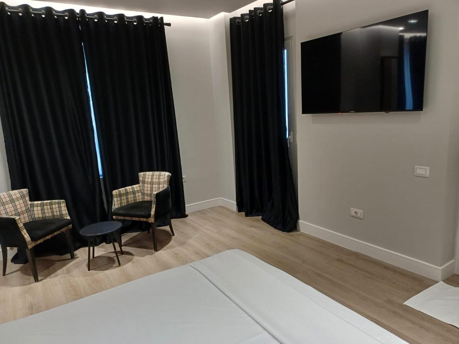 Oxygen Boutique Hotel ติรานา ภายนอก รูปภาพ