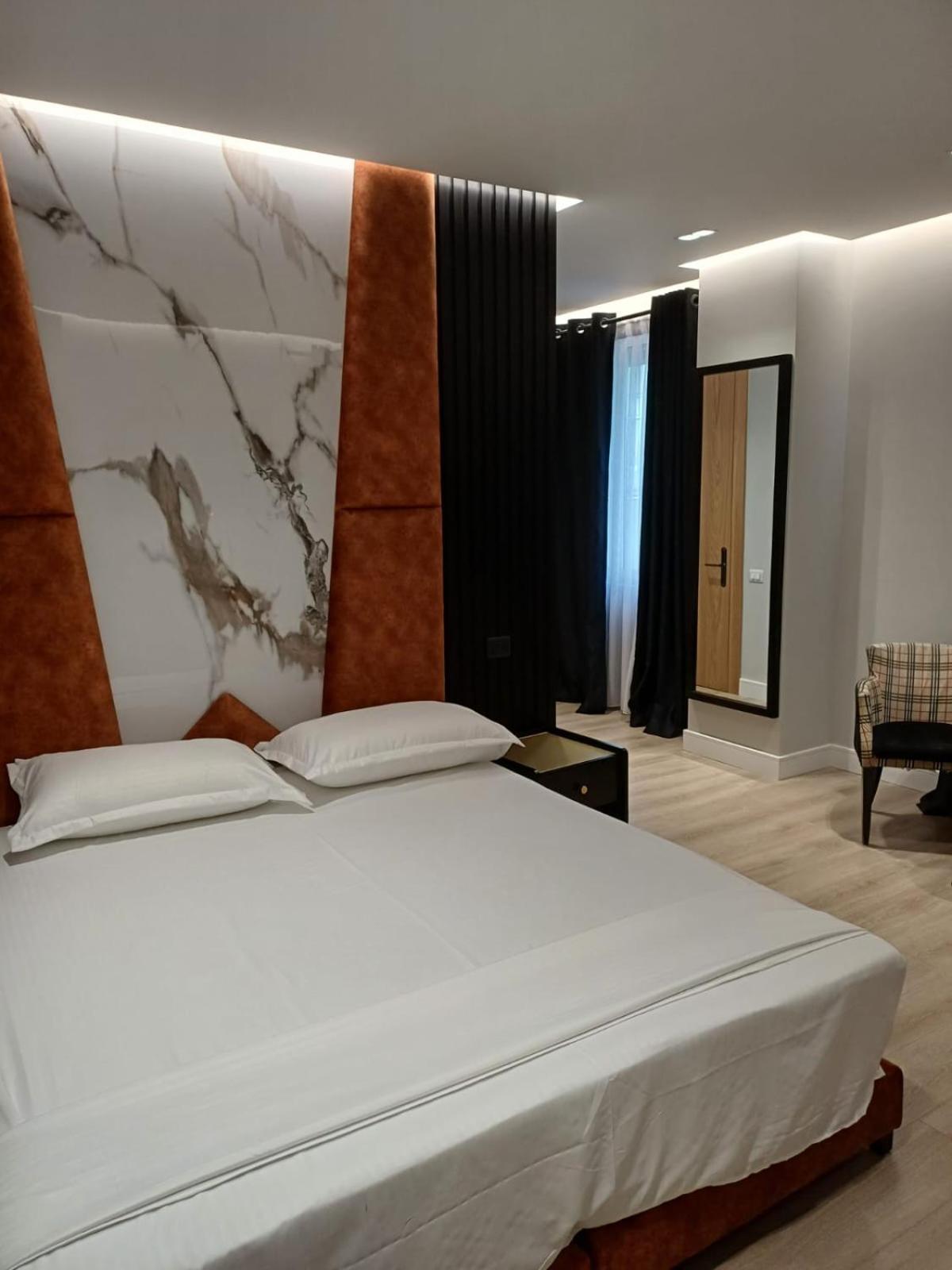 Oxygen Boutique Hotel ติรานา ภายนอก รูปภาพ