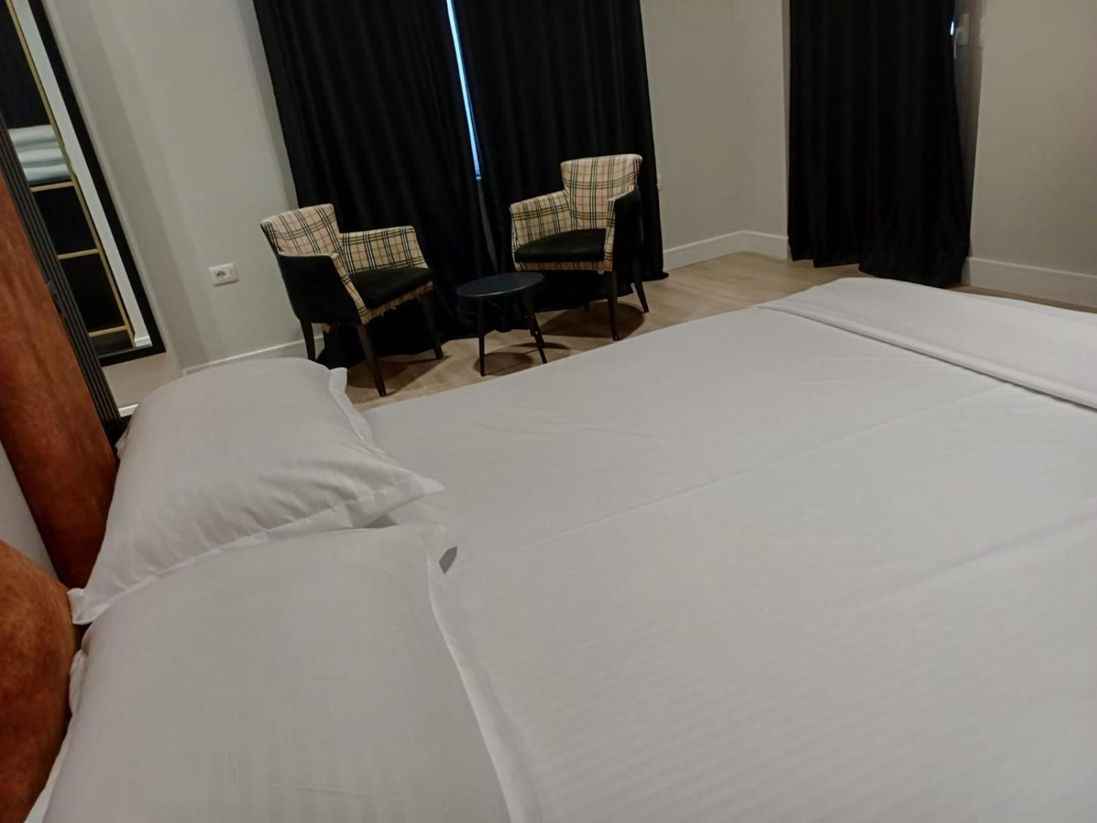 Oxygen Boutique Hotel ติรานา ภายนอก รูปภาพ