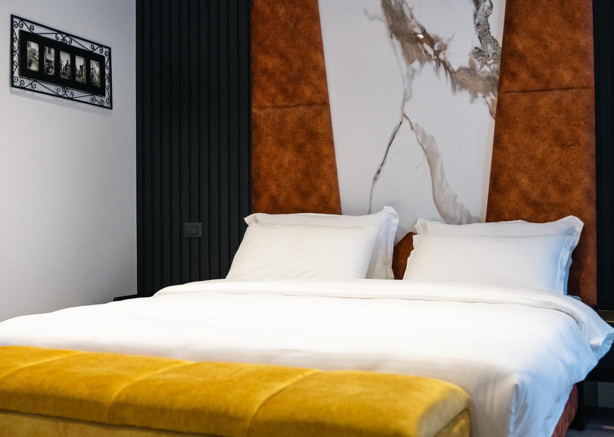 Oxygen Boutique Hotel ติรานา ภายนอก รูปภาพ