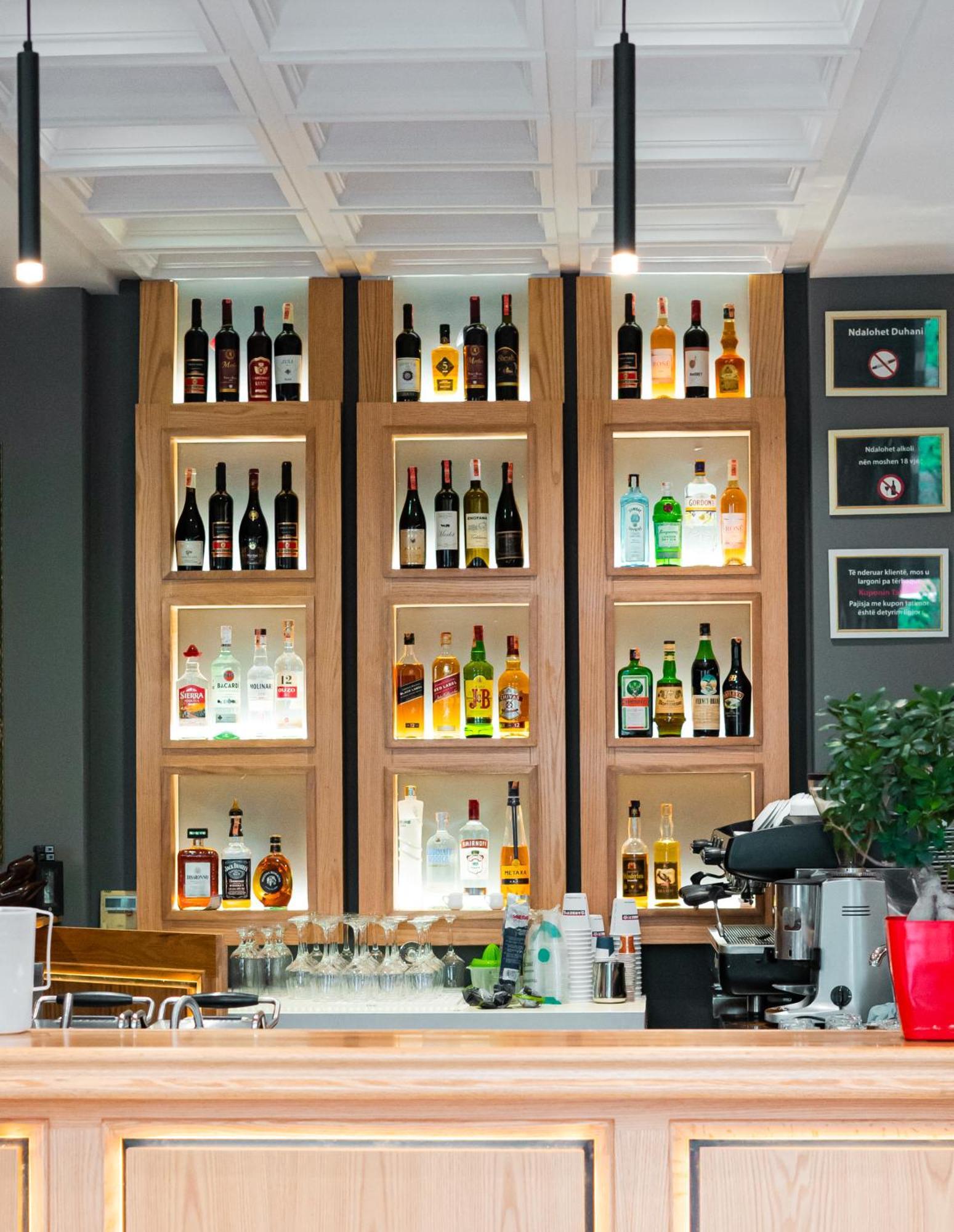 Oxygen Boutique Hotel ติรานา ภายนอก รูปภาพ